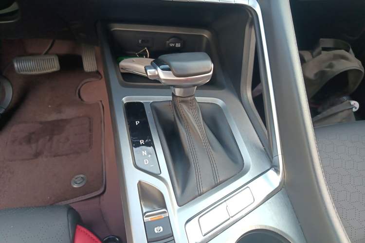 Used CHANGAN CS35PLUS 2021 Revised Version Blue Whale NE 1.4T DCT Luxury Edition Gear Lever