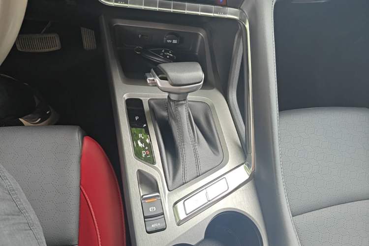 Used CHANGAN CS35PLUS 2021 Blue Whale NE 1.4T DCT Luxury Model Gear Lever
