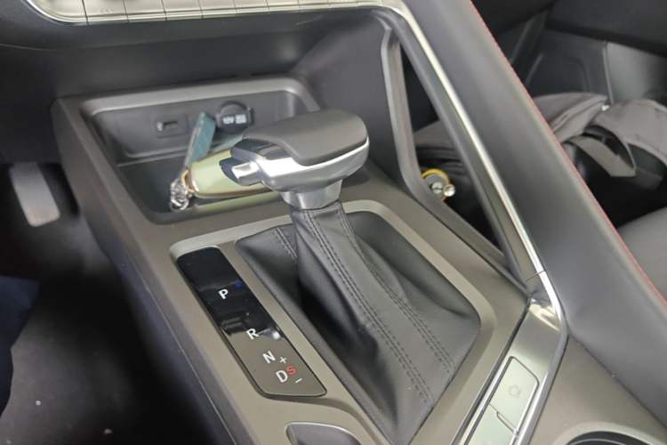 Used CHANGAN CS35PLUS 2021 Blue Whale NE 1.4T DCT Prestige Model Gear Lever