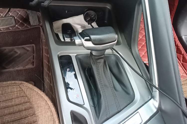 Used CHANGAN CS35PLUS 2021 Blue Whale NE 1.4T DCT Navigation Model Gear Lever