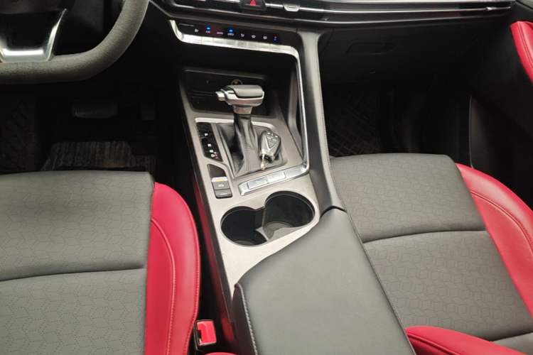 Used CHANGAN CS35PLUS 2021 Blue Whale NE 1.4T DCT Prestige Model Gear Lever