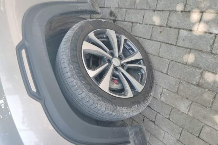 Used CHANGAN CS35PLUS 2021 Revised Version Glory Million Edition 1.6L Manual Luxury Edition Left Front Wheel Hub