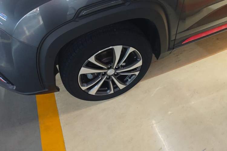 Used CHANGAN CS35PLUS 2021 Blue Whale NE 1.4T DCT Luxury Model Left Front Wheel Hub