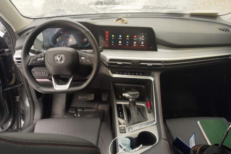 Used CHANGAN CS35PLUS 2021 Revised Version Blue Whale NE 1.4T DCT Luxury Edition Center Console