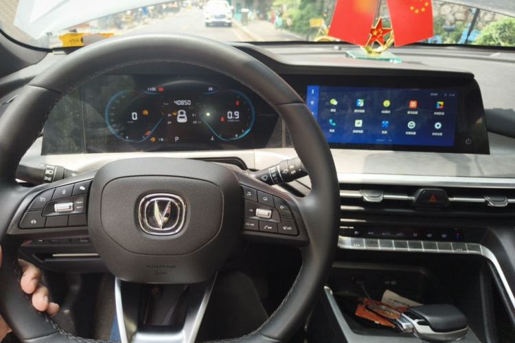 Used CHANGAN CS35PLUS 2021 Revised Version Blue Whale NE 1.4T DCT Luxury Edition Center Console