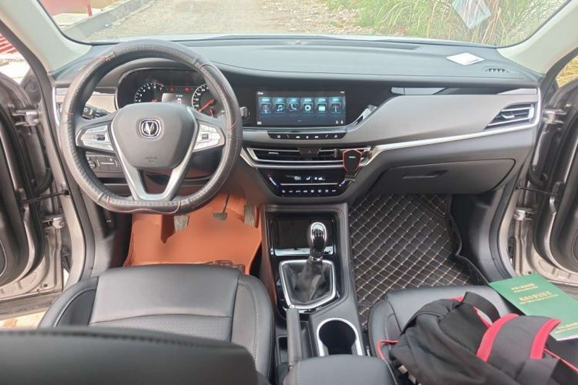 Used CHANGAN CS35PLUS 2021 Honor Million Edition 1.6L Manual Luxury Model Center Console
