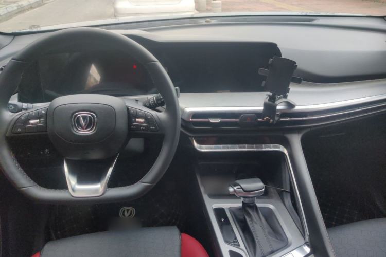 Used CHANGAN CS35PLUS 2021 Facelifted Version Blue Whale NE 1.4T DCT Navigation Edition Center Console