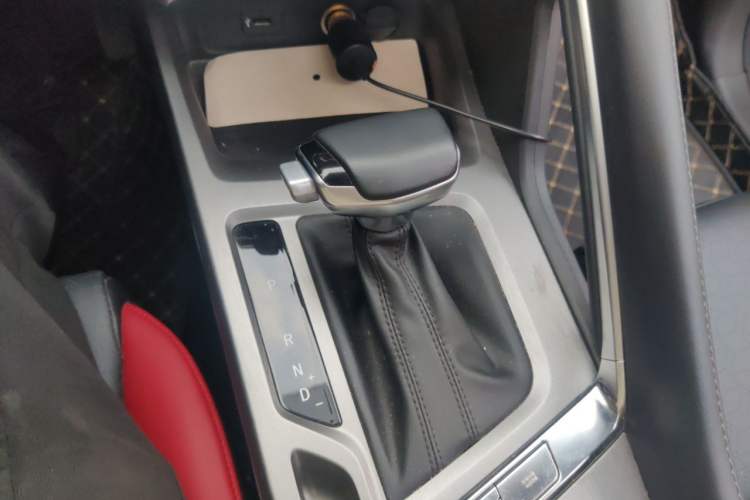 Used CHANGAN CS35PLUS 2021 Facelifted Version Blue Whale NE 1.4T DCT Navigation Edition Gear Lever