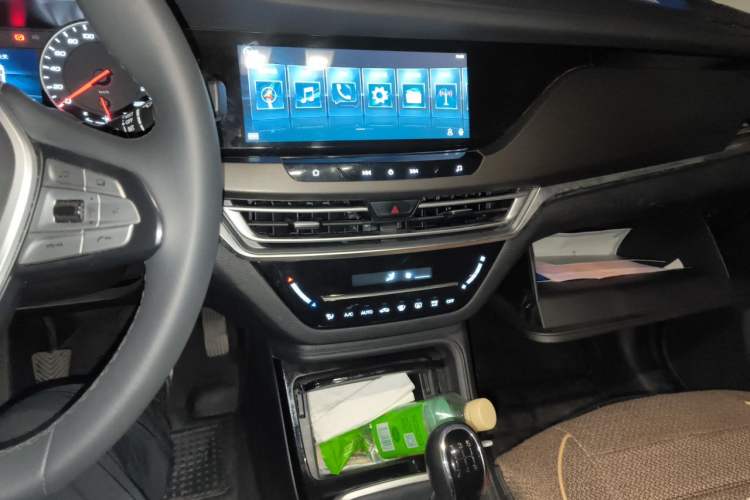 Used CHANGAN CS35PLUS 2021 Honor Million Edition 1.6L Manual Luxury Model Audio And AC Panel