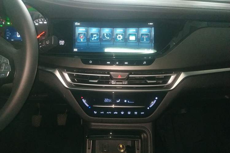 Used CHANGAN CS35PLUS 2021 Honor Million Edition 1.6L Manual Luxury Model Audio And AC Panel