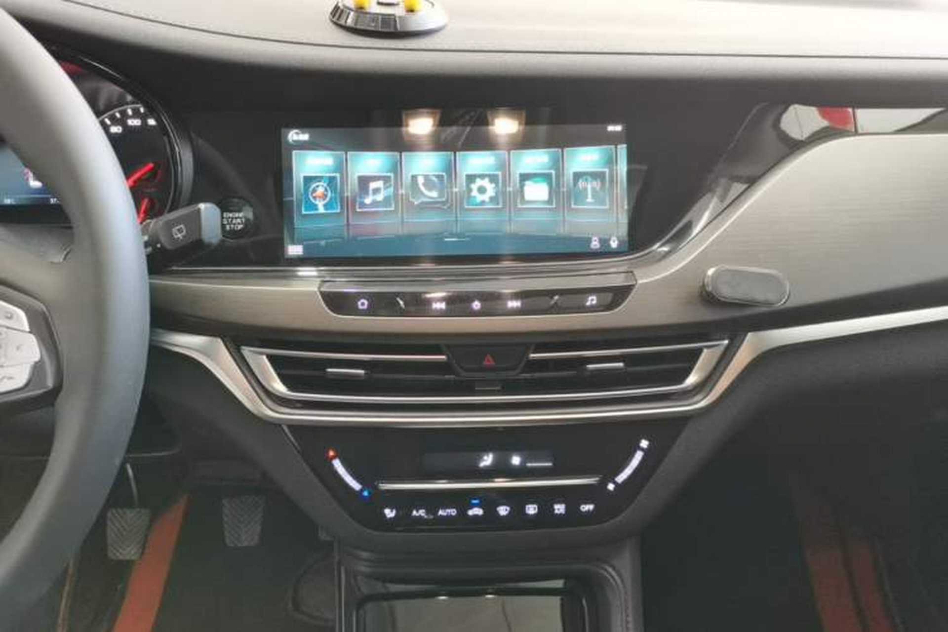 Used CHANGAN CS35PLUS 2021 Honor Million Edition 1.6L Manual Luxury Model Audio And AC Panel