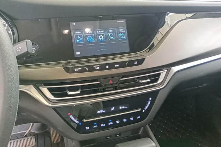Used CHANGAN CS35PLUS 2021 Honor Million Edition 1.6L CVT Elite Model Audio And AC Panel
