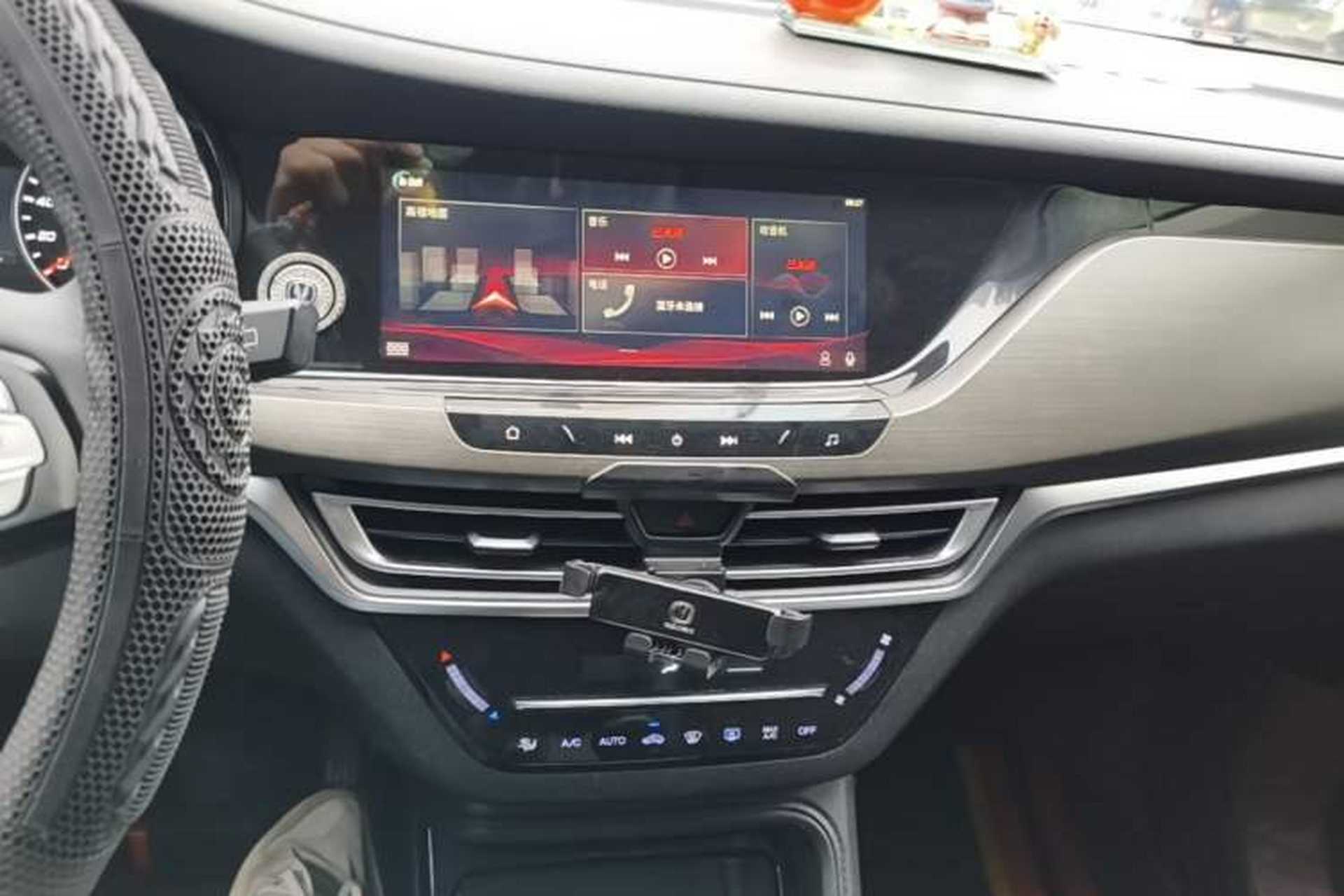 Used CHANGAN CS35PLUS 2021 Honor Million Edition 1.6L Manual Luxury Model Audio And AC Panel
