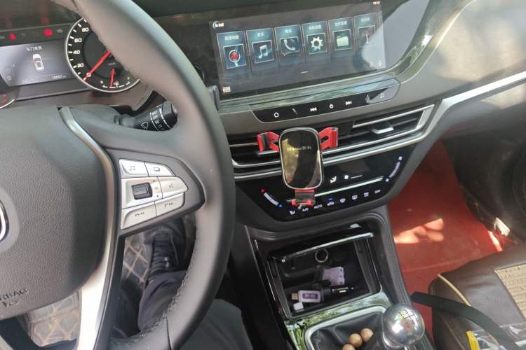 Used CHANGAN CS35PLUS 2021 Honor Million Edition 1.6L Manual Luxury Model Audio And AC Panel