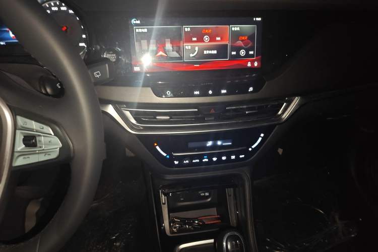 Used CHANGAN CS35PLUS 2021 Honor Million Edition 1.6L Manual Luxury Model Audio And AC Panel