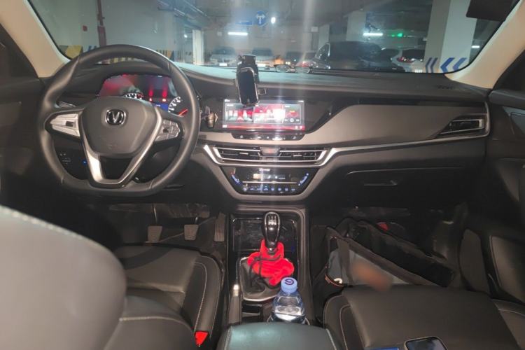 Used CHANGAN CS35PLUS 2021 Revised Version Glory Million Edition 1.6L Manual Luxury Edition Center Console