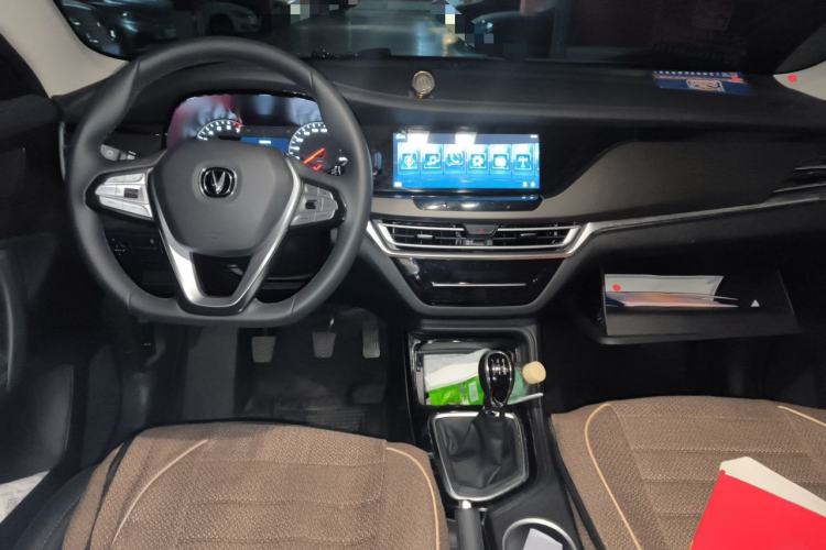 Used CHANGAN CS35PLUS 2021 Honor Million Edition 1.6L Manual Luxury Model Center Console