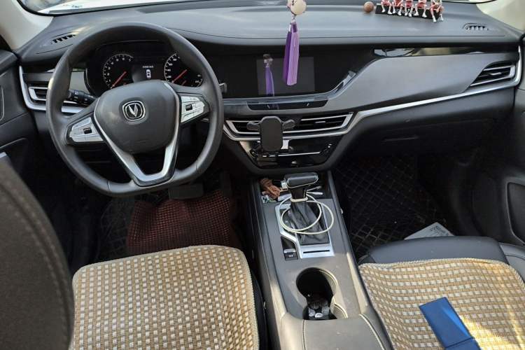 Used CHANGAN CS35PLUS 2021 Honor Million Edition 1.6L CVT Elite Model Center Console