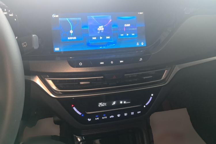 Used CHANGAN CS35PLUS 2021 Honor Million Edition 1.6L Manual Luxury Model Center Console