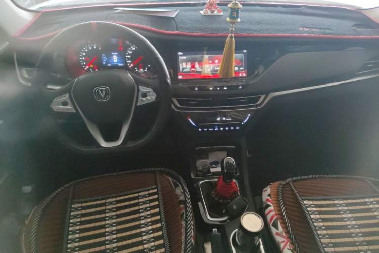 Used CHANGAN CS35PLUS 2021 Honor Million Edition 1.6L Manual Luxury Model Center Console