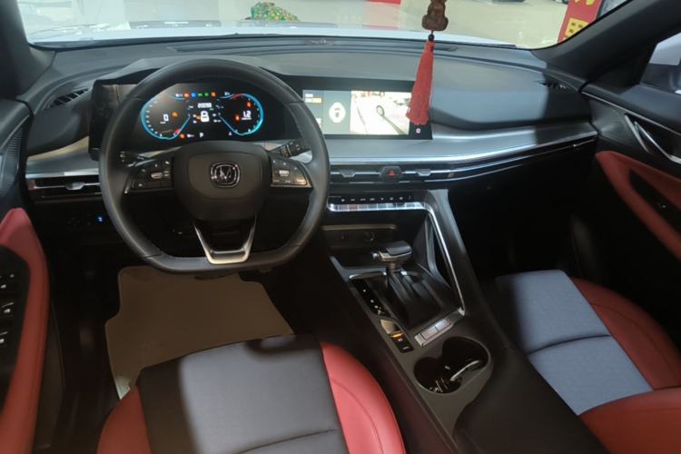 Used CHANGAN CS35PLUS 2021 Revised Version Blue Whale NE 1.4T DCT Luxury Edition Center Console