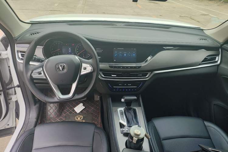 Used CHANGAN CS35PLUS 2021 Honor Million Edition 1.6L CVT Elite Model Center Console