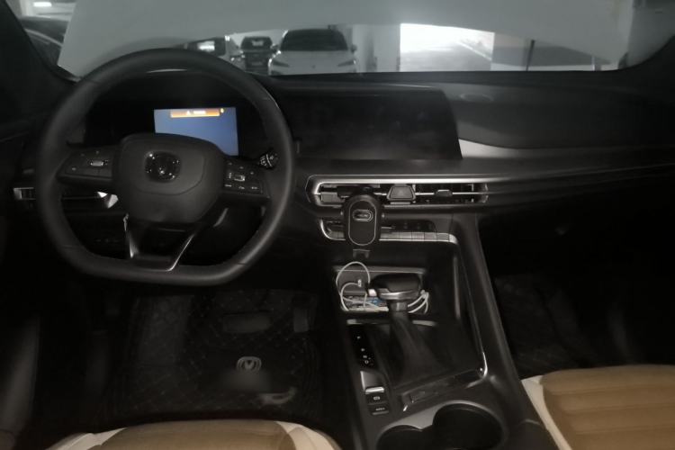 Used CHANGAN CS35PLUS 2021 Blue Whale NE 1.4T DCT Prestige Model Center Console