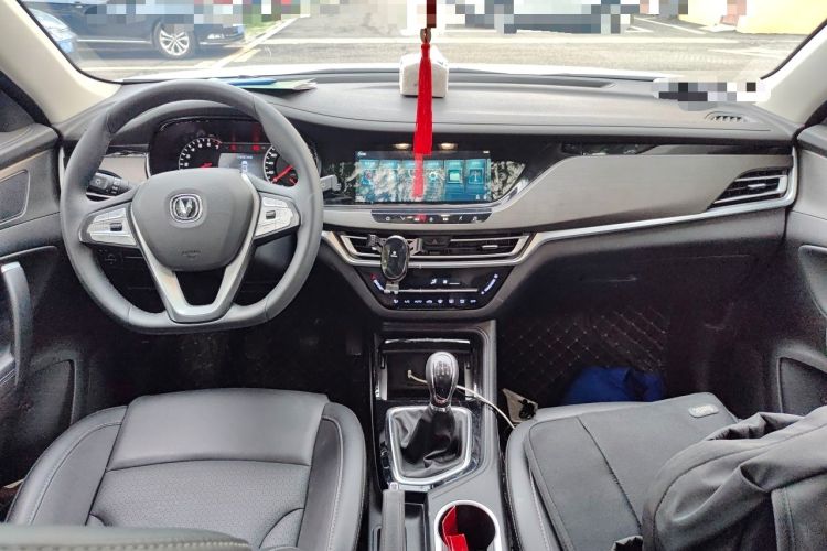 Used CHANGAN CS35PLUS 2021 Honor Million Edition 1.6L Manual Luxury Model Center Console