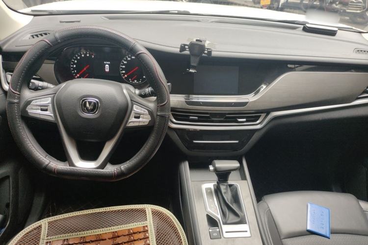 Used CHANGAN CS35PLUS 2021 Honor Million Edition 1.6L CVT Elite Model Center Console
