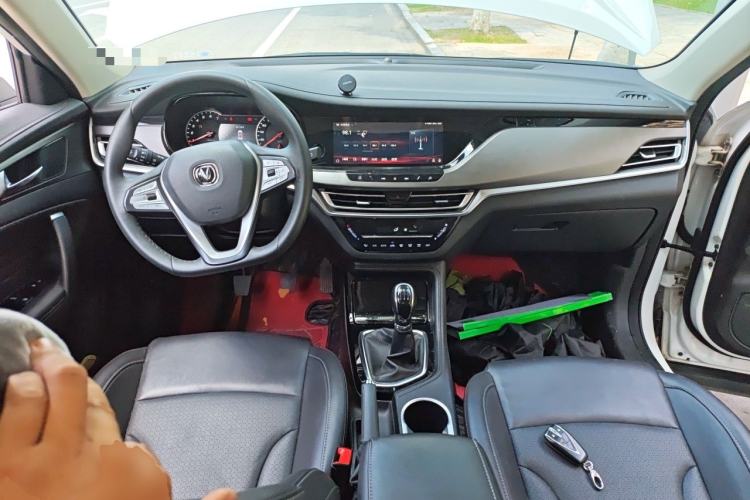 Used CHANGAN CS35PLUS 2021 Revised Version Glory Million Edition 1.6L Manual Luxury Edition Center Console