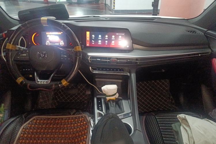 Used CHANGAN CS35PLUS 2021 Revised Version Blue Whale NE 1.4T DCT Prestige Edition Center Console