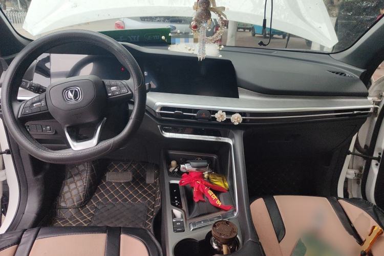 Used CHANGAN CS35PLUS 2021 Revised Version Blue Whale NE 1.4T DCT Luxury Edition Center Console