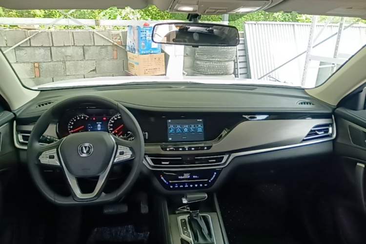 Used CHANGAN CS35PLUS 2021 Honor Million Edition 1.6L CVT Elite Model Center Console