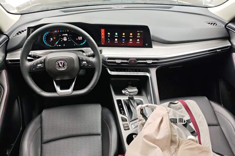 Used CHANGAN CS35PLUS 2021 Revised Version Blue Whale NE 1.4T DCT Luxury Edition Center Console