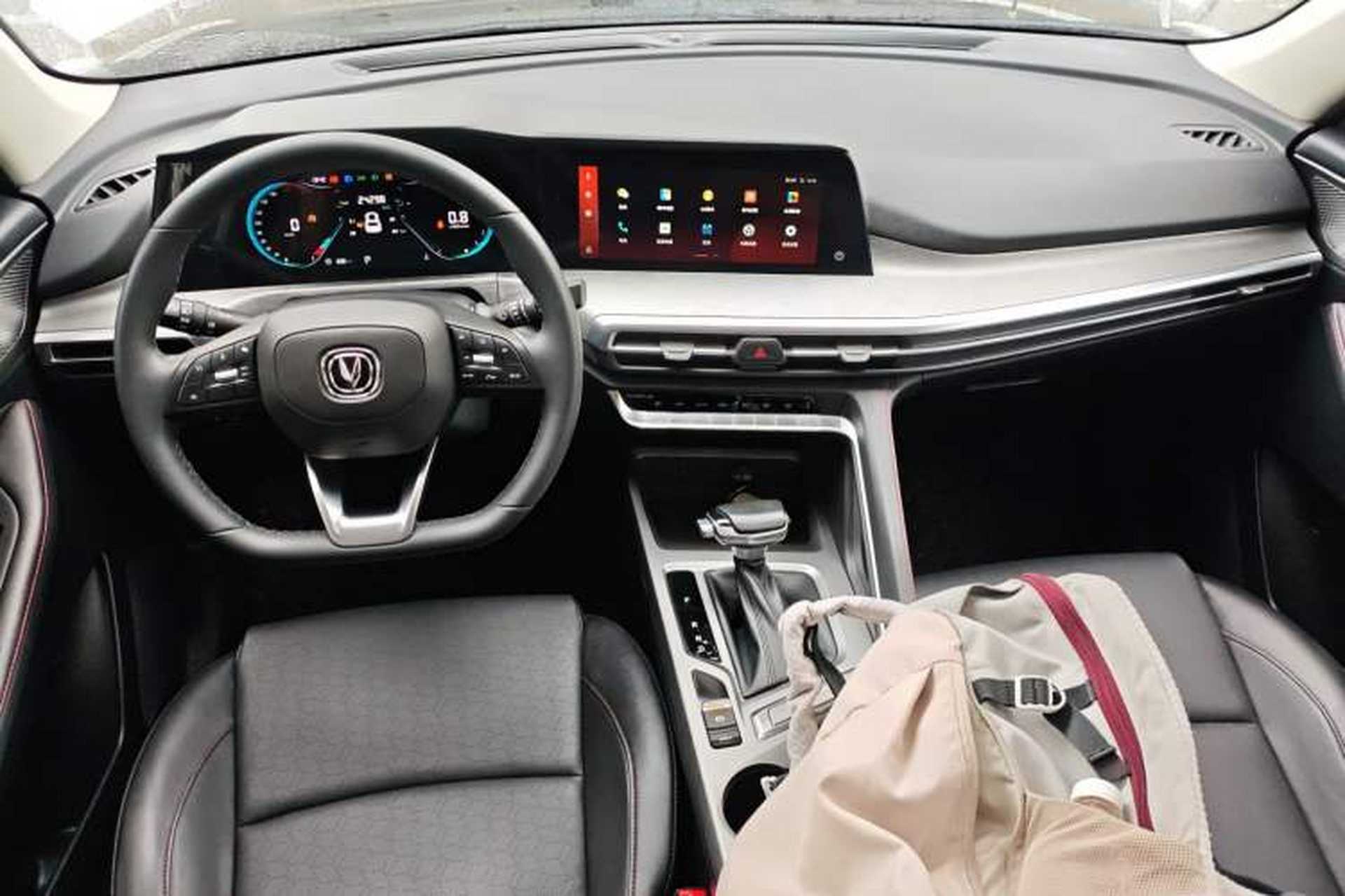 Used CHANGAN CS35PLUS 2021 Revised Version Blue Whale NE 1.4T DCT Luxury Edition Center Console