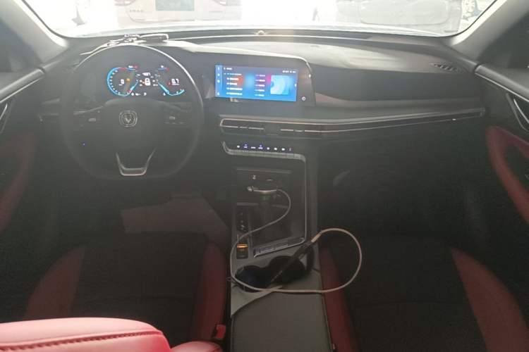 Used CHANGAN CS35PLUS 2021 Revised Version Blue Whale NE 1.4T DCT Luxury Edition Center Console