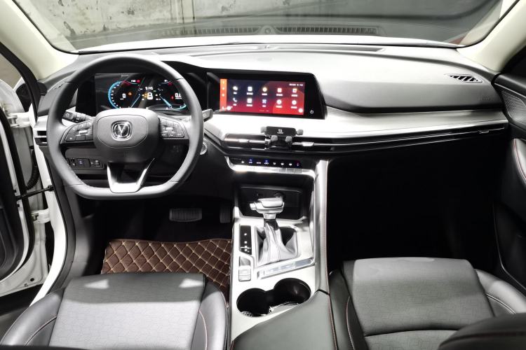 Used CHANGAN CS35PLUS 2021 Revised Version Blue Whale NE 1.4T DCT Luxury Edition Center Console