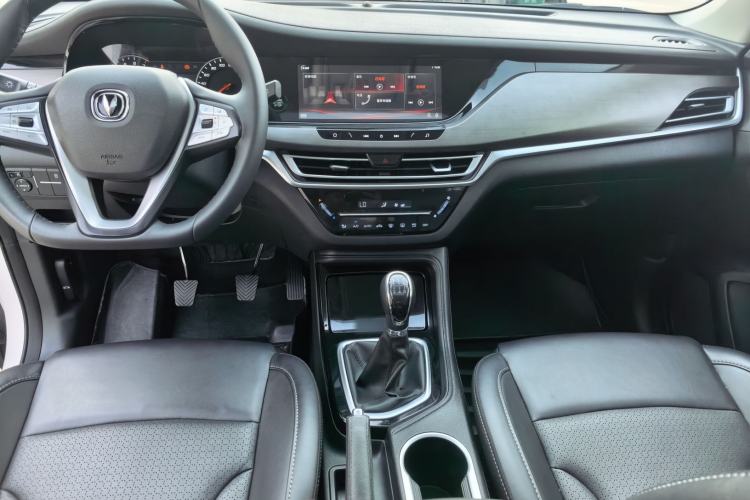 Used CHANGAN CS35PLUS 2021 Honor Million Edition 1.6L Manual Luxury Model Center Console