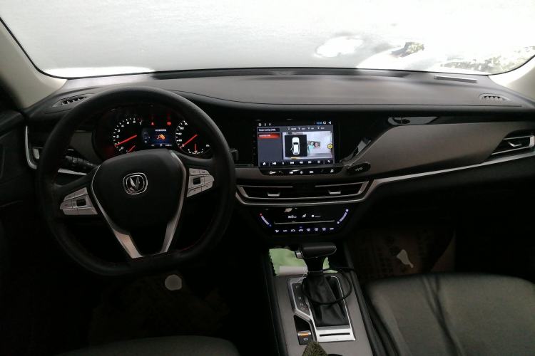 Used CHANGAN CS35PLUS 2021 Honor Million Edition 1.6L CVT Elite Model Center Console