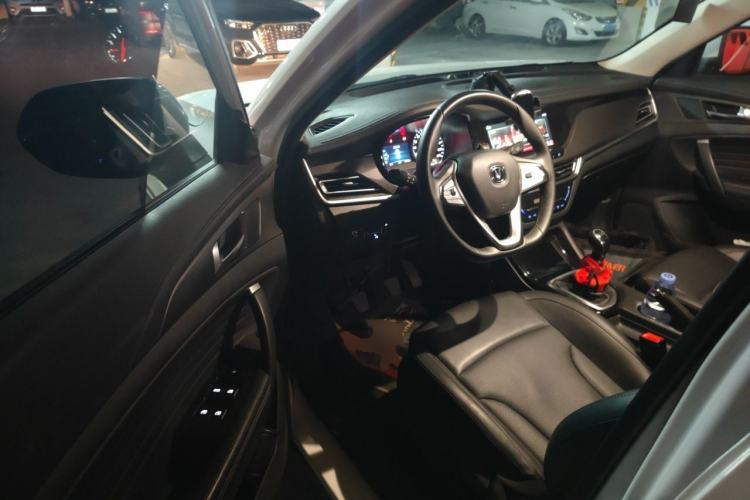 Used CHANGAN CS35PLUS 2021 Revised Version Glory Million Edition 1.6L Manual Luxury Edition Driver Seat