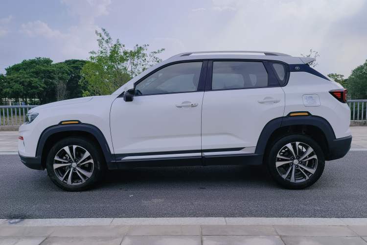 Used CHANGAN CS35PLUS 2021 Honor Million Edition 1.6L CVT Luxury Model Exterior 3