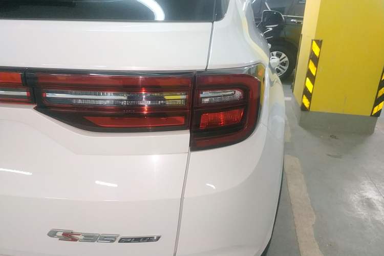 Used CHANGAN CS35PLUS 2021 Honor Million Edition 1.6L Manual Luxury Model Exterior 3
