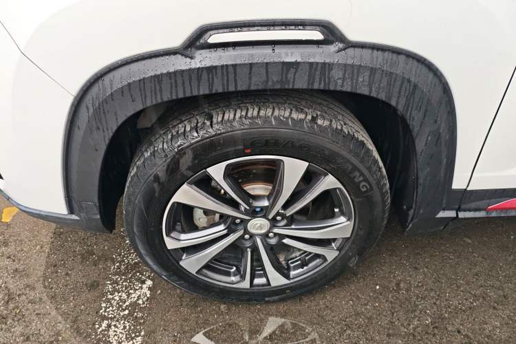 Used CHANGAN CS35PLUS 2021 Revised Version Blue Whale NE 1.4T DCT Luxury Edition Exterior 4
