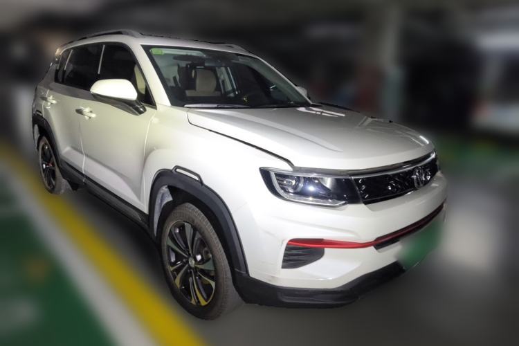 Used CHANGAN CS35PLUS 2021 Honor Million Edition 1.6L Manual Luxury Model Front Right 45 Deg