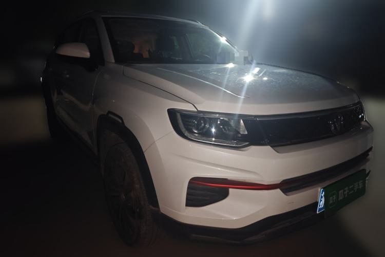 Used CHANGAN CS35PLUS 2021 Honor Million Edition 1.6L Manual Luxury Model Front Right 45 Deg
