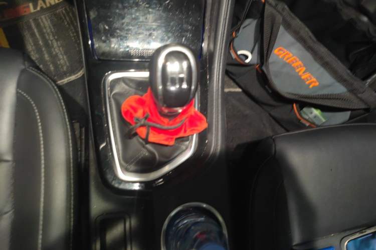 Used CHANGAN CS35PLUS 2021 Revised Version Glory Million Edition 1.6L Manual Luxury Edition Gear Lever