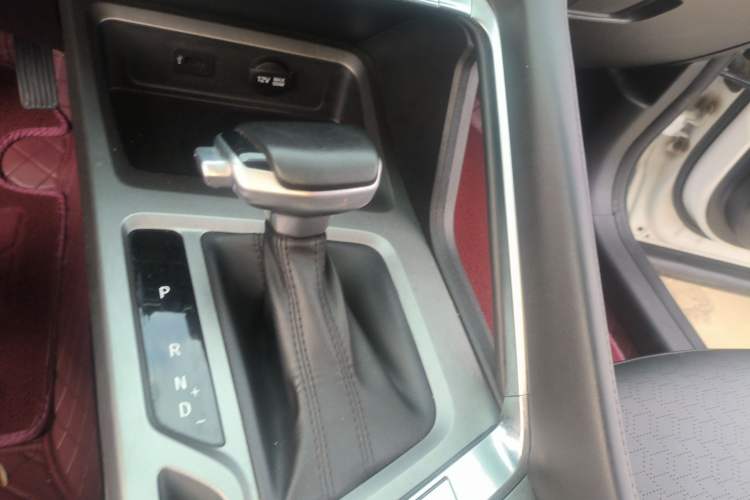 Used CHANGAN CS35PLUS 2021 Revised Version Blue Whale NE 1.4T DCT Luxury Edition Gear Lever