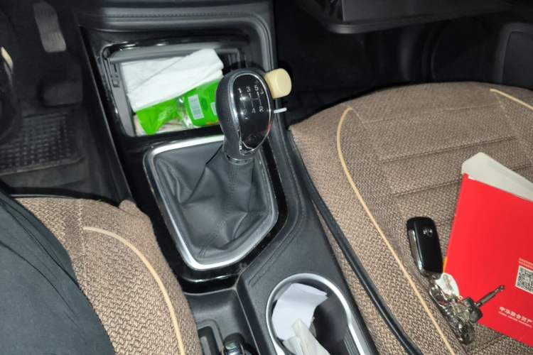 Used CHANGAN CS35PLUS 2021 Honor Million Edition 1.6L Manual Luxury Model Gear Lever