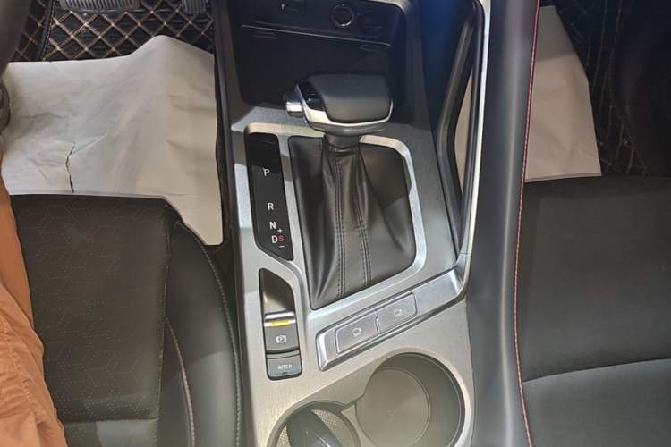 Used CHANGAN CS35PLUS 2021 Blue Whale NE 1.4T DCT Prestige Model Gear Lever