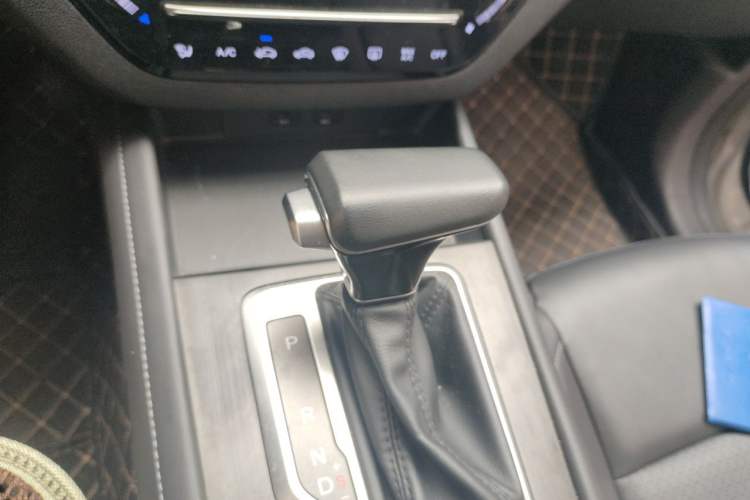 Used CHANGAN CS35PLUS 2021 Honor Million Edition 1.6L CVT Elite Model Gear Lever